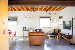 Stylish ADU Guesthouse | Walk to Downtown! - Image 5