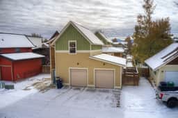 Cozy Valley West Studio | Full Kitchen & Laundry - Image 2