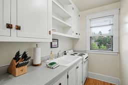 Historic Bozeman Flat, Gas Fireplace, Walk Main - Image 3