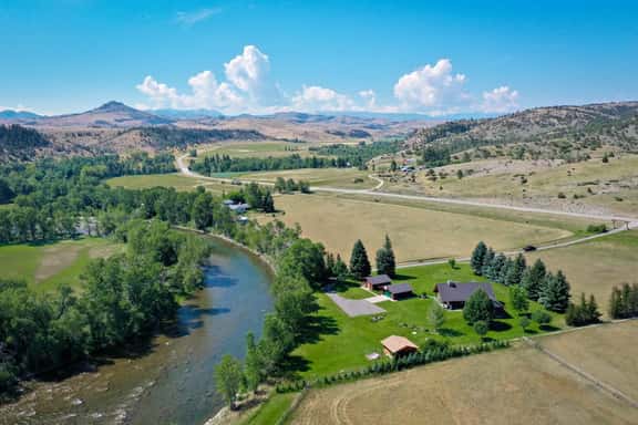 Lodge on the Boulder River | Sleeps 10 - Image 1