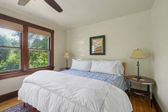 Historic Bozeman Flat, Gas Fireplace, Walk Main - Image 1