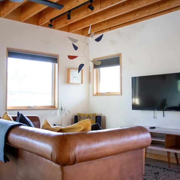 Stylish ADU Guesthouse | Walk to Downtown! - Image 1