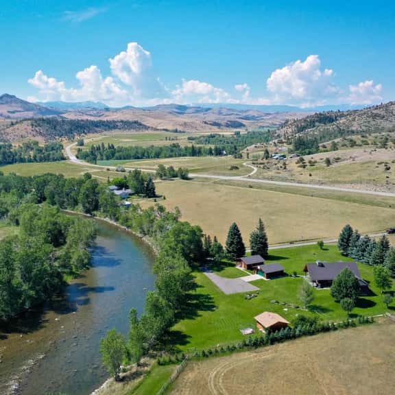 Lodge on the Boulder River | Sleeps 10 - Image 1