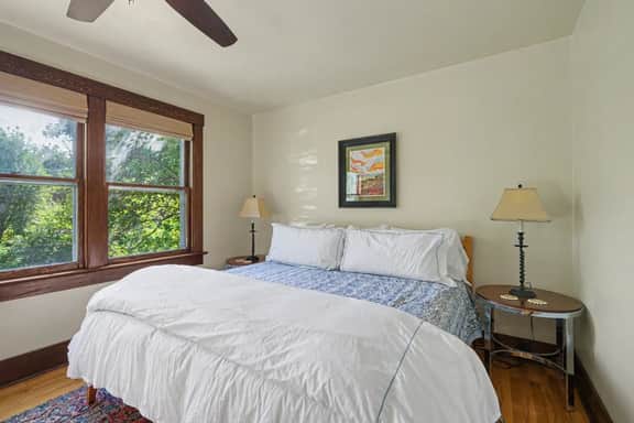 Historic Bozeman Flat, Gas Fireplace, Walk Main - Image 2